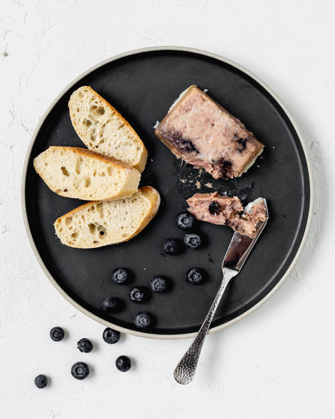 Terrine de lapin, bleuets et sirop d'érable